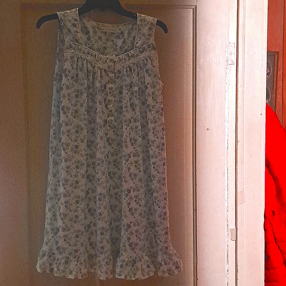 Medium size Eileen West blue and white cotton knit short nightgown.